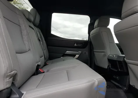 2025 Toyota Tundra Crewmax Sr z USA, uszkodzony, nr VIN 5TFLA5DBXSX283813